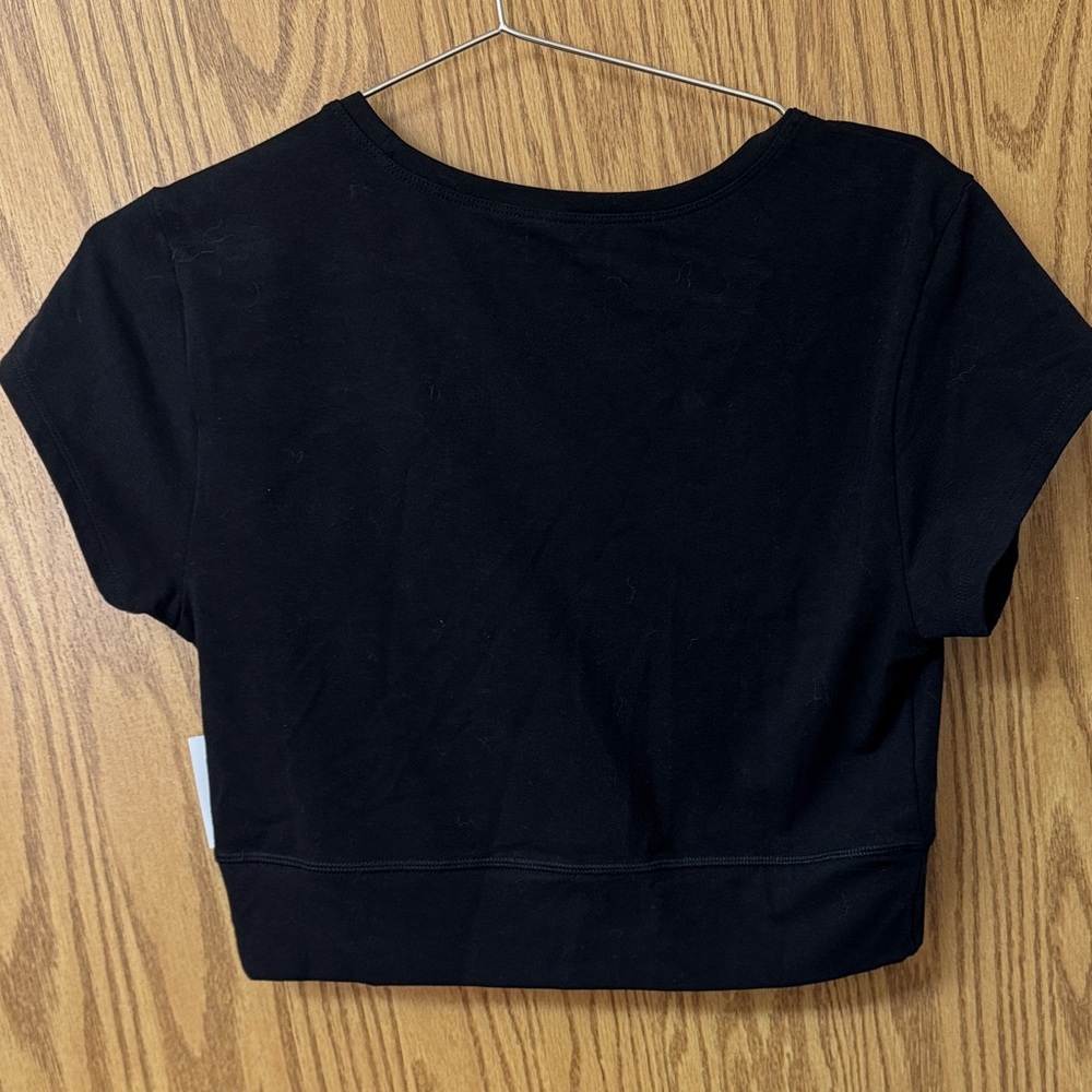 Old Navy Black Short Sleeve Cropped Tee - Picture 6 of 6